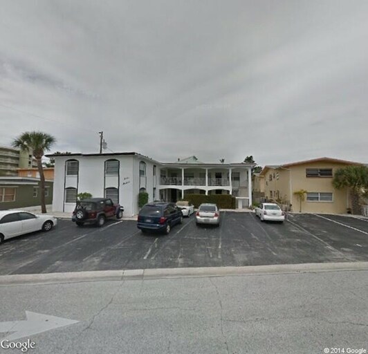 144 116th Ave in Treasure Island, FL - Foto de edificio
