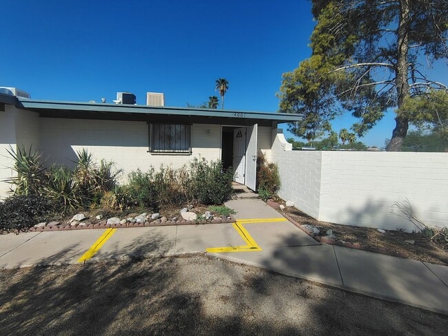 property at 4001 S Winter Palm Dr