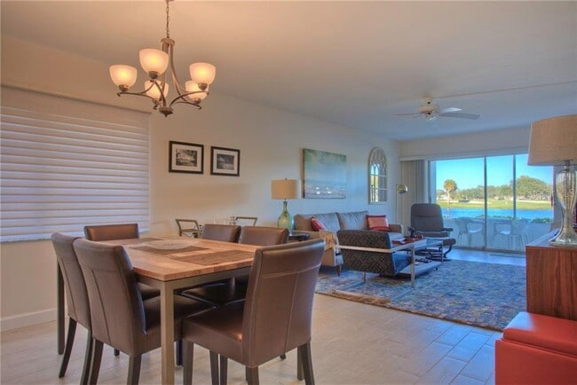 7271 W Country Club Dr N in Sarasota, FL - Building Photo - Building Photo