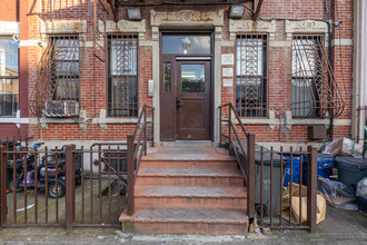 556 Kosciuszko St in Brooklyn, NY - Building Photo - Building Photo