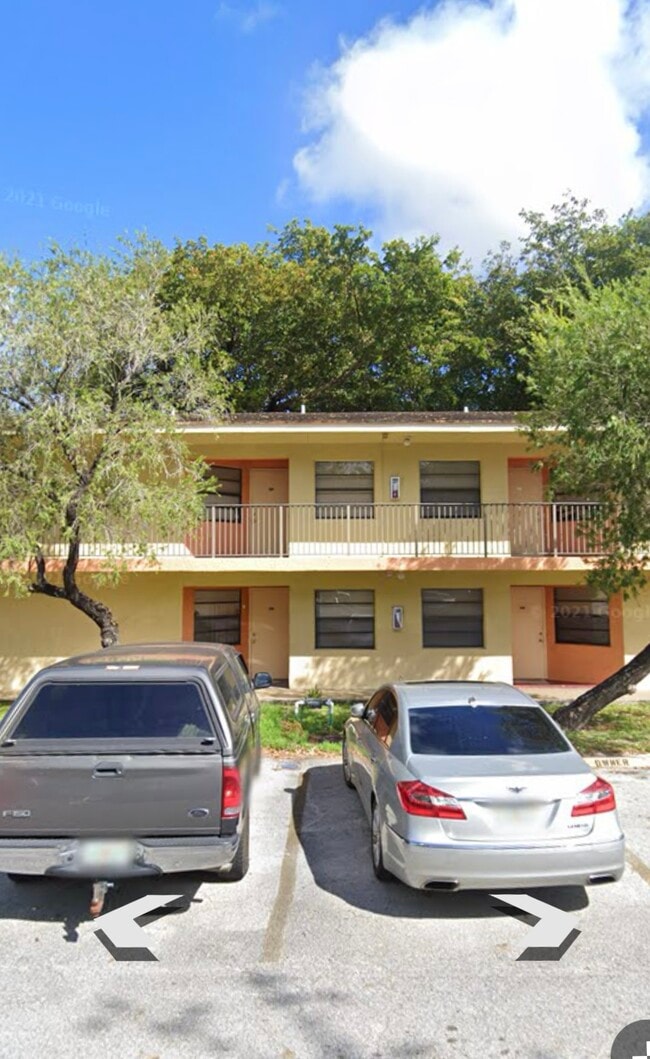 4207 Lakeside Dr in Tamarac, FL - Building Photo - Building Photo