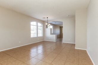 6639 S 17th Ave in Phoenix, AZ - Foto de edificio - Building Photo