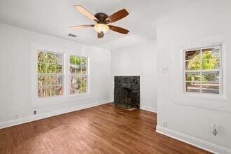 2110 Oxford Ave in Austin, TX - Building Photo - Building Photo