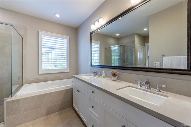 60 Trotter in Irvine, CA - Building Photo - Building Photo