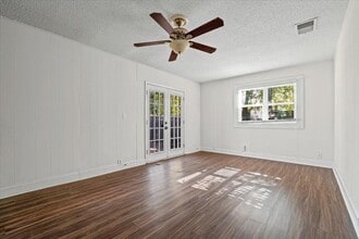 5005 Brighton Rd in Austin, TX - Building Photo - Building Photo