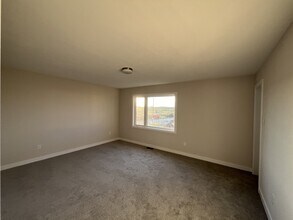 303 Trammel Rd in Ottawa, ON - Building Photo - Building Photo