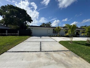 10055 SW 135th St in Miami, FL - Building Photo - Building Photo
