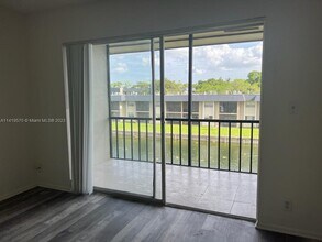 7960 N Colony Cir-Unit -304 in Tamarac, FL - Building Photo - Building Photo