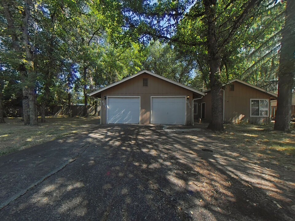 685 NW Linden Ave in Corvallis, OR - Building Photo