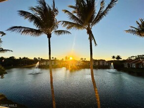 1275 Wildwood Lakes Blvd in Naples, FL - Foto de edificio - Building Photo