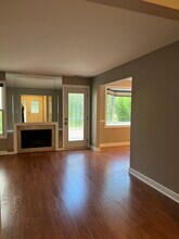1025 Oswego Rd in Naperville, IL - Foto de edificio - Building Photo