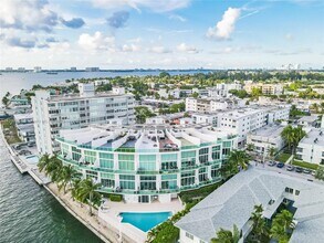 2000 Bay Dr, Unit 402 in Miami Beach, FL - Building Photo - Building Photo
