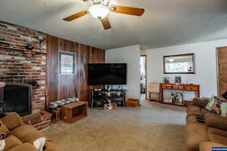 262 SW River Dr in Dallas, OR - Building Photo - Building Photo