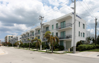 Courtyards at Hollywood Station Apartments