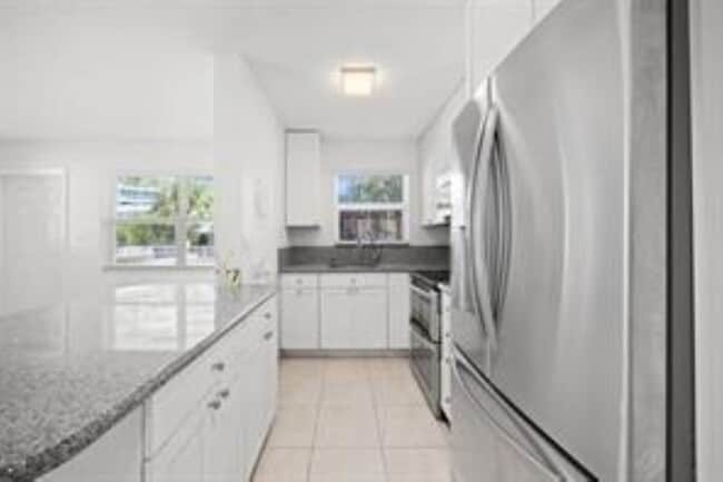 2131 N Ocean Blvd, Unit 17 in Fort Lauderdale, FL - Building Photo - Building Photo
