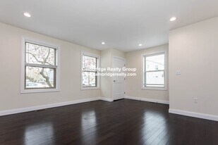 476 Fulton St, Unit A in Medford, MA - Building Photo