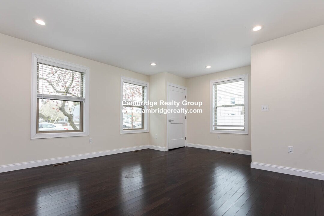 476 Fulton St, Unit A in Medford, MA - Foto de edificio