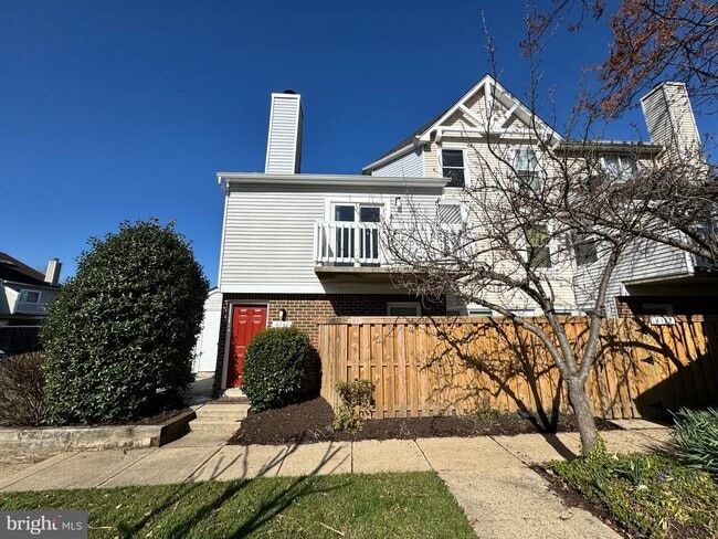 4346 Pembrook Village Dr in Alexandria, VA - Building Photo - Building Photo