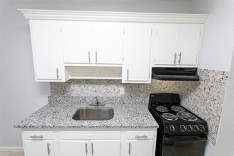 1215 10th St in St. Cloud, FL - Building Photo - Building Photo