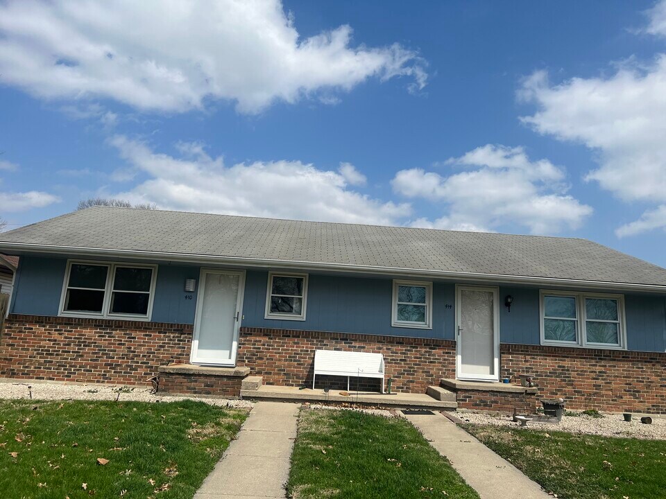 410 Frorer Ave in Lincoln, IL - Foto de edificio