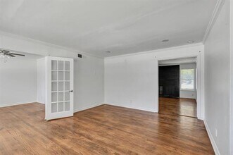 6609 Walnut Hill Ln in Dallas, TX - Building Photo - Building Photo