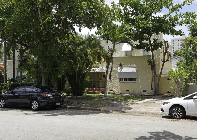 15 Antilla Ave in Coral Gables, FL - Building Photo - Building Photo