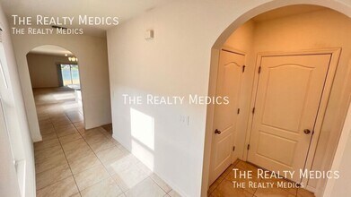 522 Armoyan Wy in New Smyrna Beach, FL - Building Photo - Building Photo