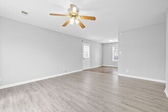 1042 Shadow Ridge Ave in Oak Grove, KY - Building Photo - Building Photo