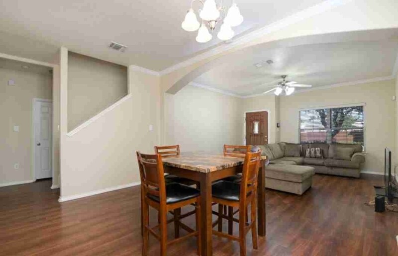 10000 Hunt Ln in San Antonio, TX - Building Photo