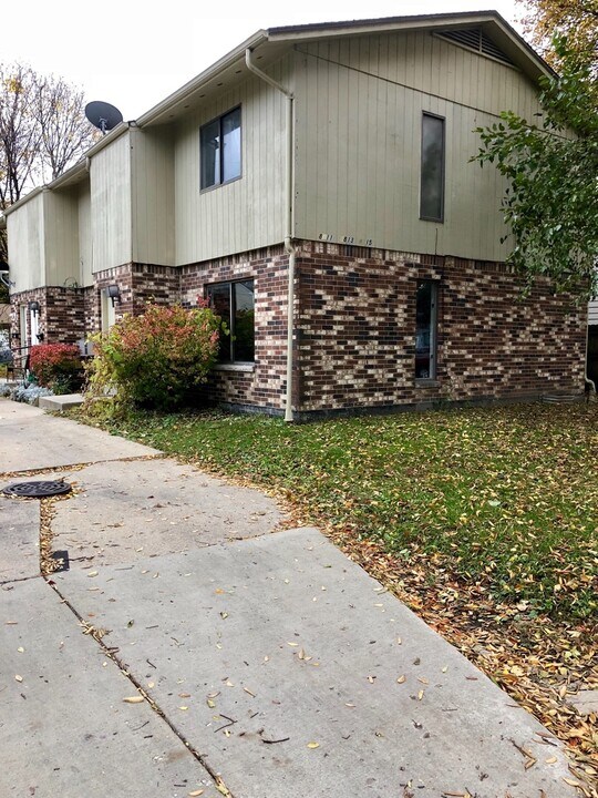 8811-8815 W Mitchell St in West Allis, WI - Building Photo