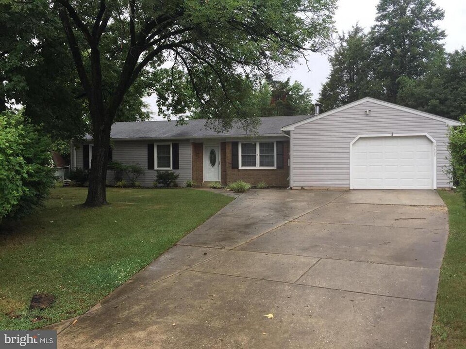 10605 Mahogany Ct in Waldorf, MD - Building Photo
