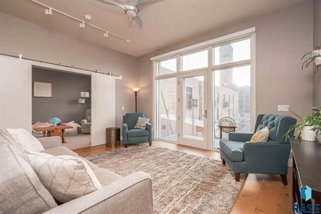 property at 421 N Phillips Ave