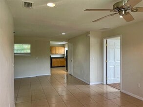 2170 W Airport Blvd in Sanford, FL - Building Photo - Building Photo