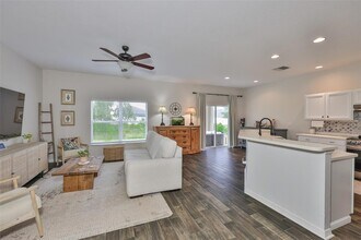 1129 Emerald Hill Way in Valrico, FL - Foto de edificio - Building Photo