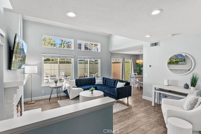 11 Wild Horse Loop in Rancho Santa Margarita, CA - Foto de edificio - Building Photo