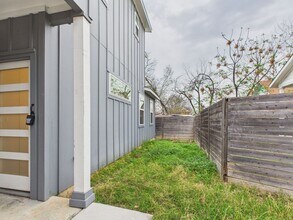 6102 Caddie St in Austin, TX - Building Photo - Building Photo