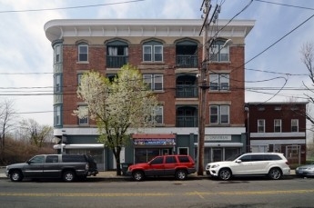 411-425 E Main St in Bridgeport, CT - Building Photo - Building Photo