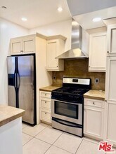 917 N Sierra Bonita Ave in West Hollywood, CA - Building Photo - Building Photo