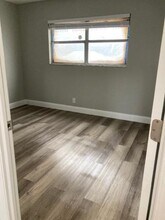 1460 NW 2nd St, Unit C-204 in Fort Lauderdale, FL - Building Photo - Building Photo