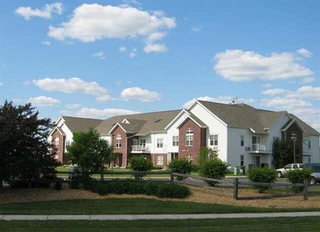 33A Grand Canyon Dr in Baraboo, WI - Building Photo