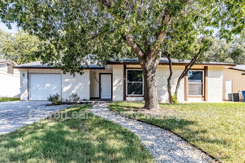 9423 Cliff Way St in San Antonio, TX - Building Photo