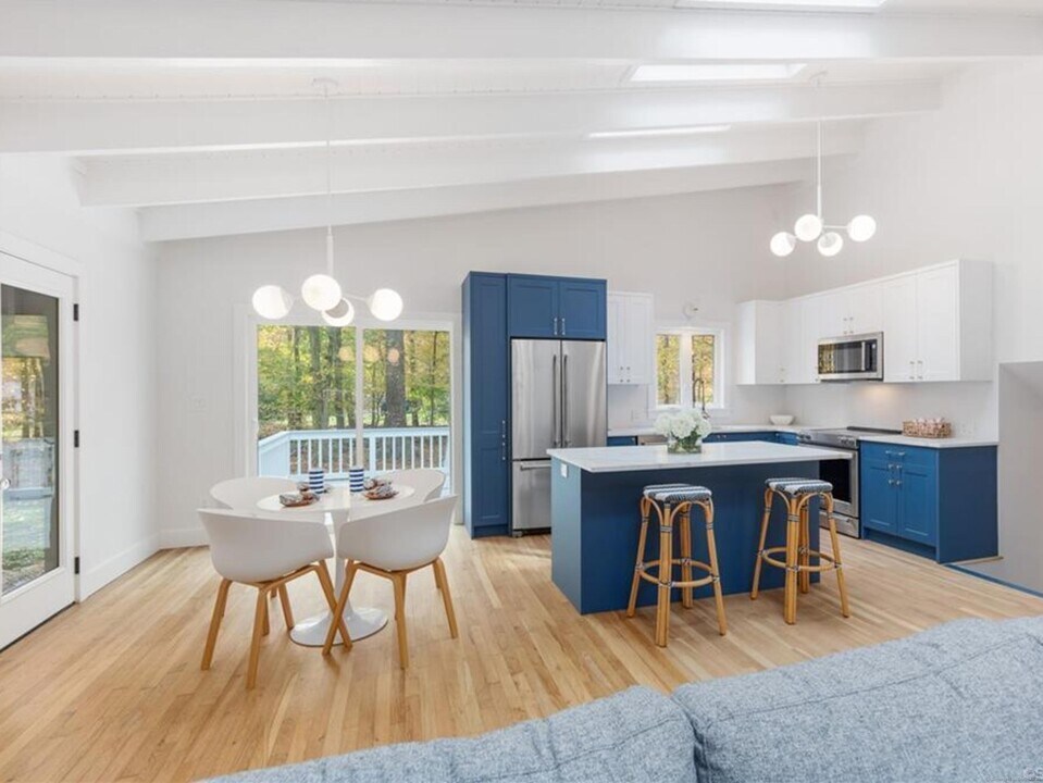 15 Half Mile Common in Westport, CT - Building Photo