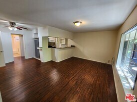 1013 N San Vicente Blvd in West Hollywood, CA - Building Photo