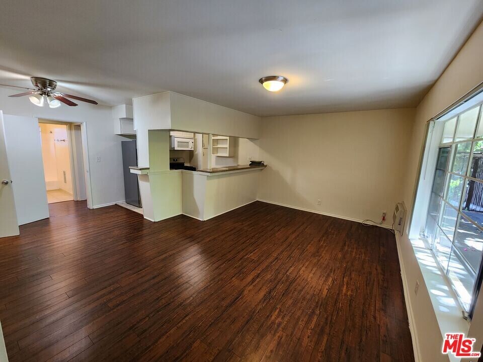 1013 N San Vicente Blvd in West Hollywood, CA - Building Photo