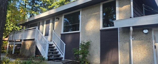 2020 151st Ave SE in Bellevue, WA - Foto de edificio - Building Photo
