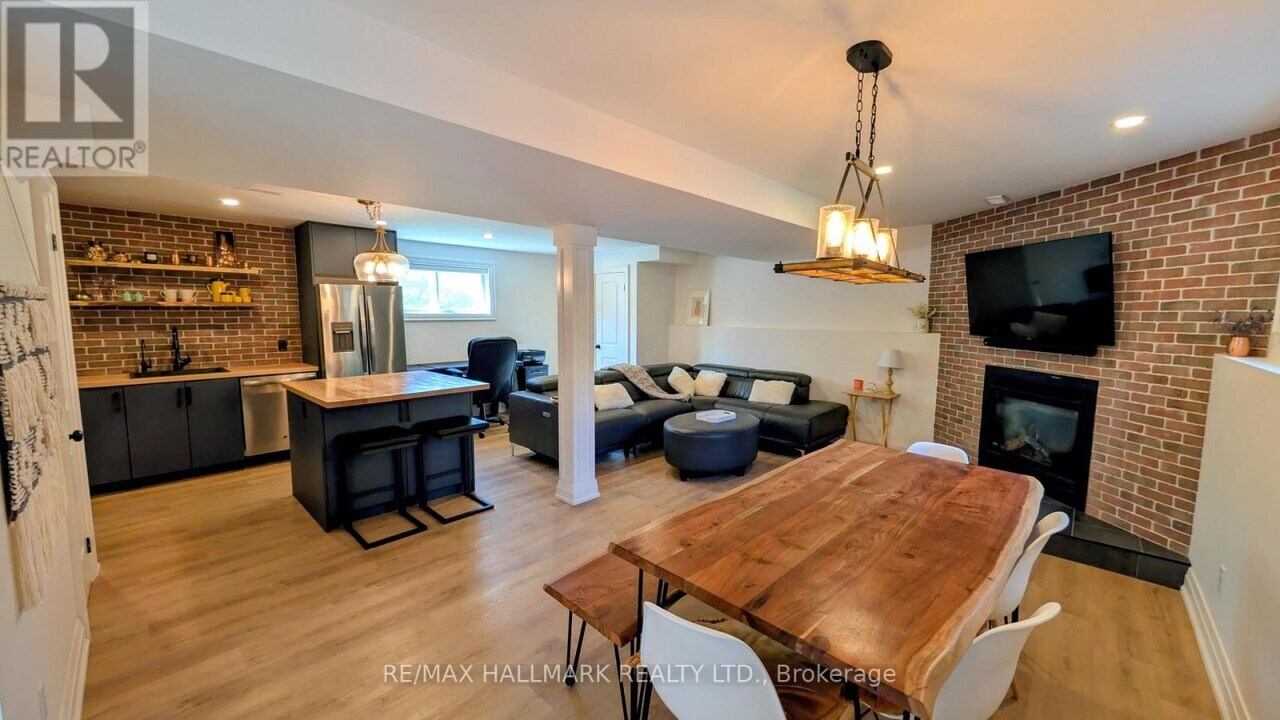 3239 Cove Ave in Innisfil, ON - Building Photo