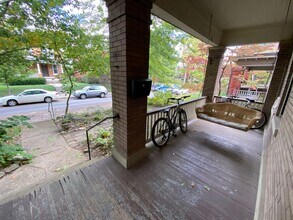 75 E Oakland Ave in Columbus, OH - Building Photo - Building Photo