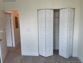4745 NW 84th Ct-Unit -13 in Doral, FL - Foto de edificio - Building Photo