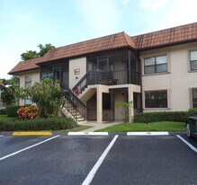 7091 Golf Colony Ct in Greenacres, FL - Building Photo