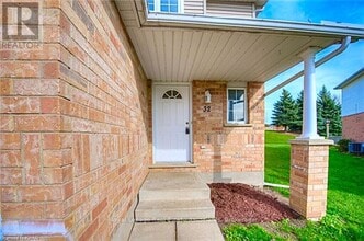 32 Hackberry St in Kitchener, ON - Building Photo - Building Photo
